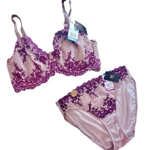 Wacoal Lingerie NWT Purple Lace embroidered 2-piece Set